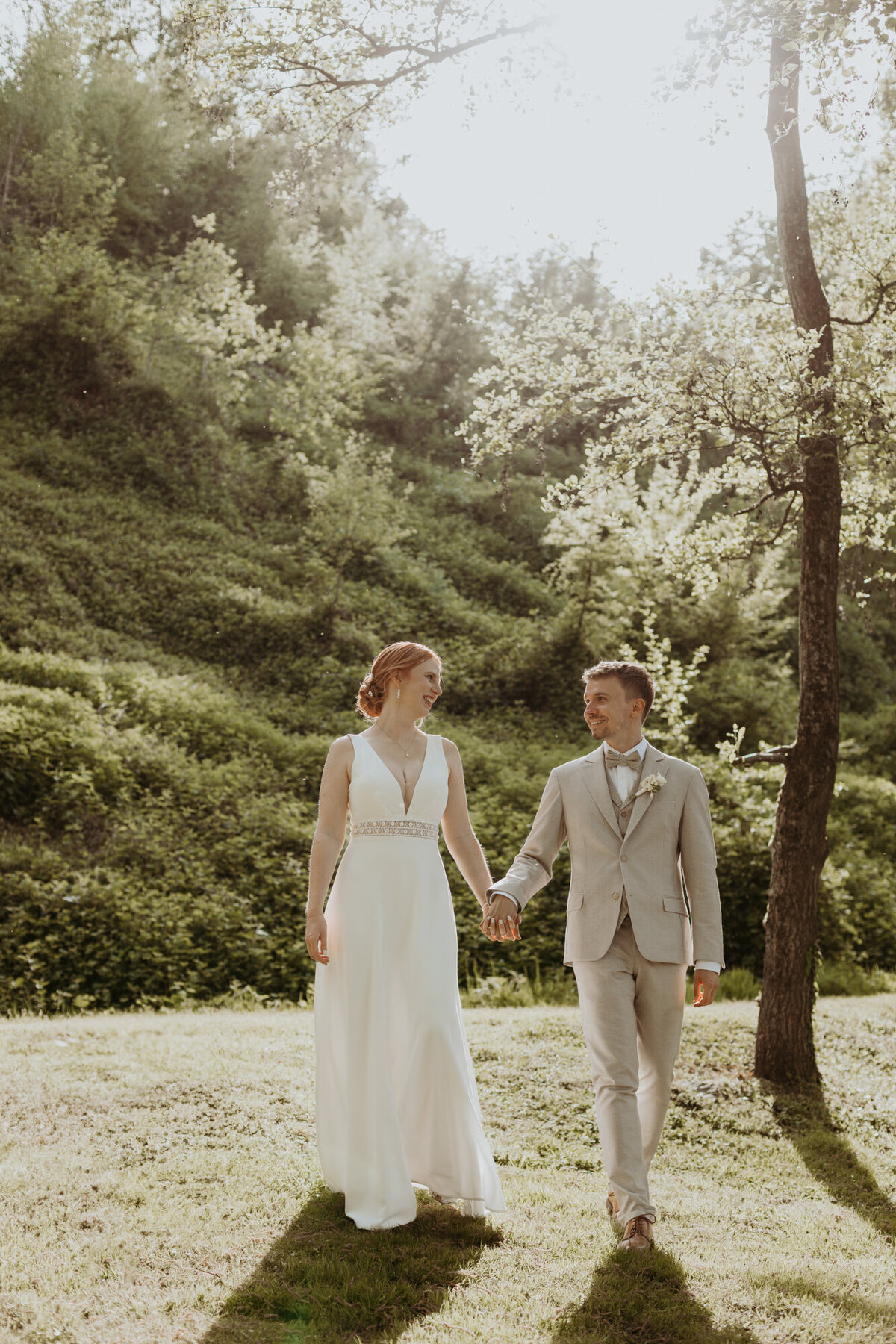 Paarshooting von Brautpaar bei Hochzeit im Landgoed Overstehof in Landgraaf