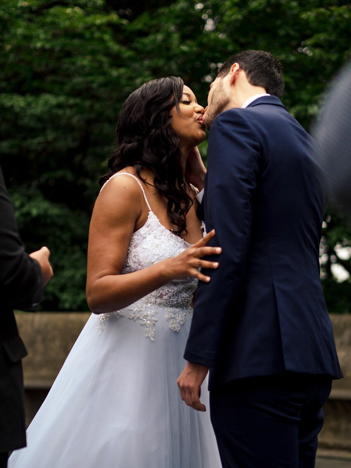 brooklyn-botanical-park-osborne-garden-elopement-kiss-1