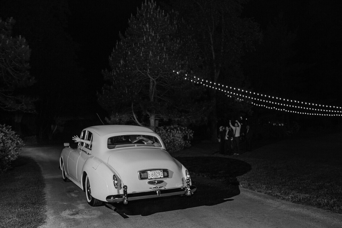 Boston wedding photographer since 2009, Deborah Zoe Photography documents weddings and events of all sizes hosted in iconic locations across New England and beyond.