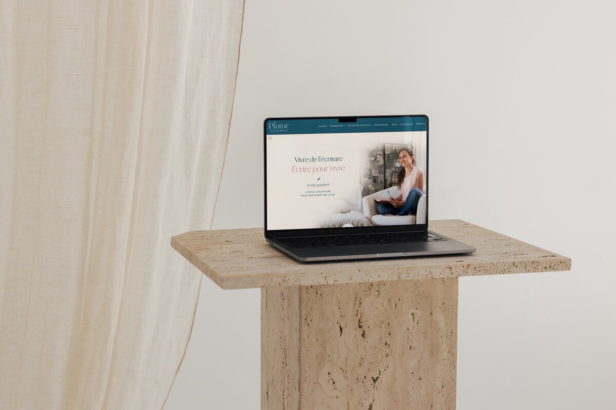 Mockup_AnneSy_Site-min