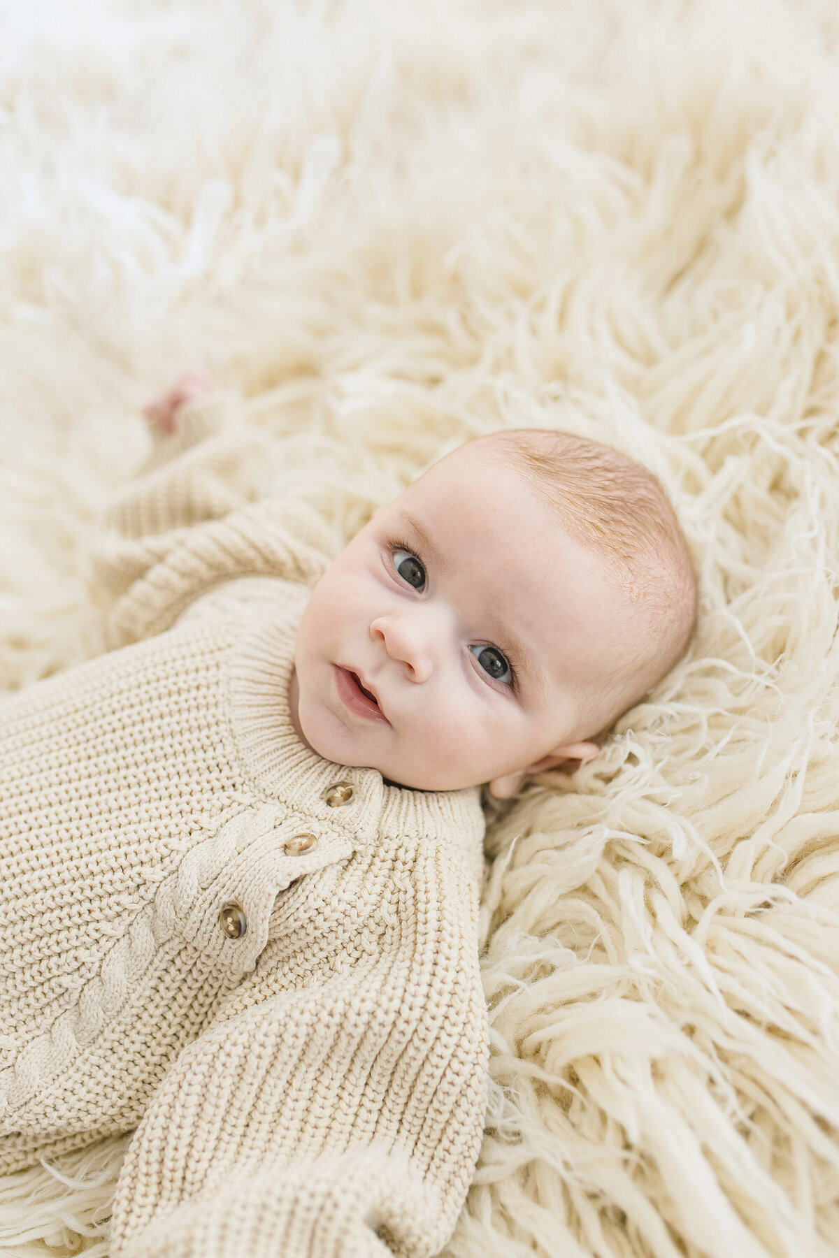 photos de bébé éveillé à tours