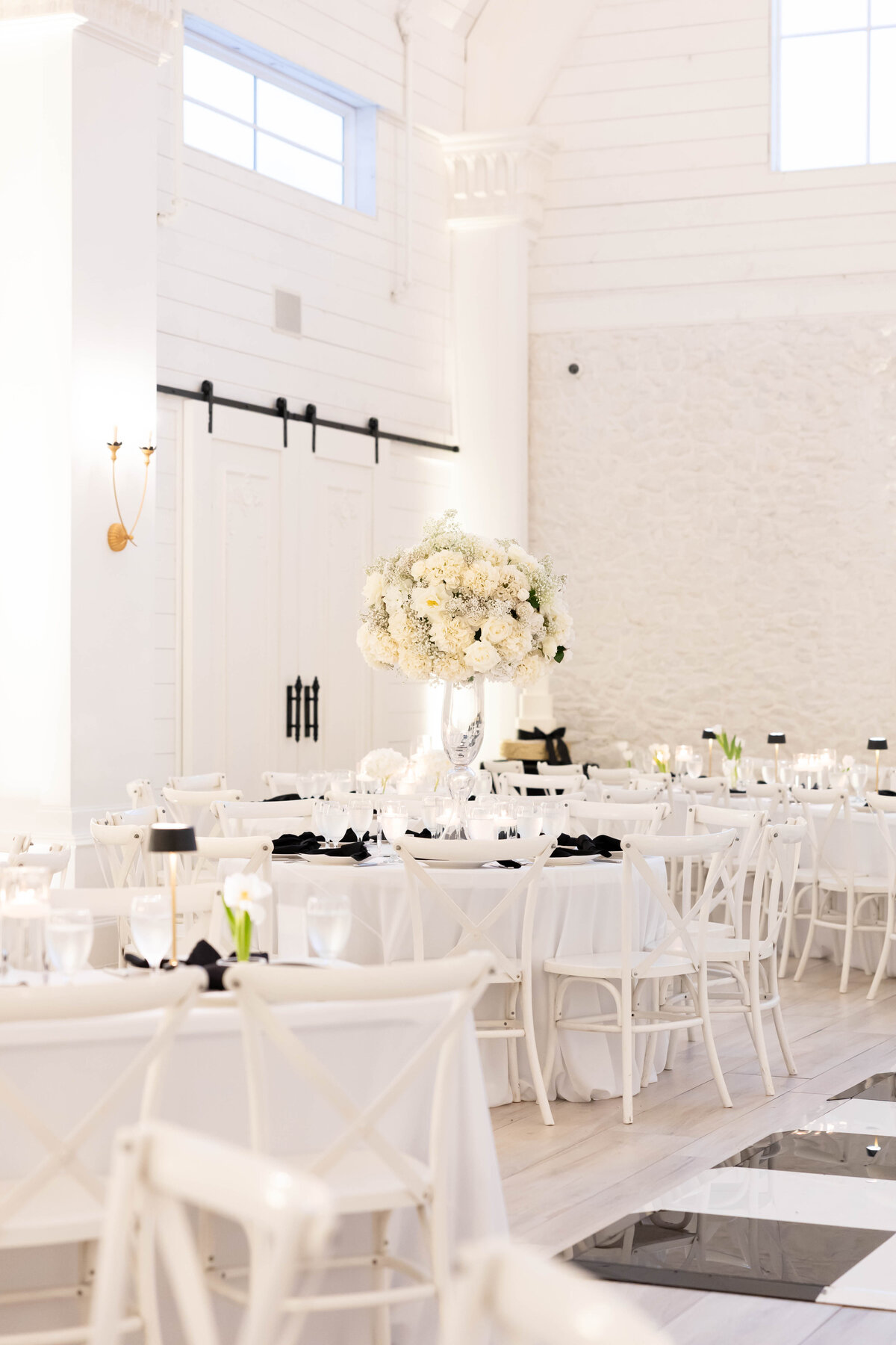 Savannah&Austin_Recep Decor-47