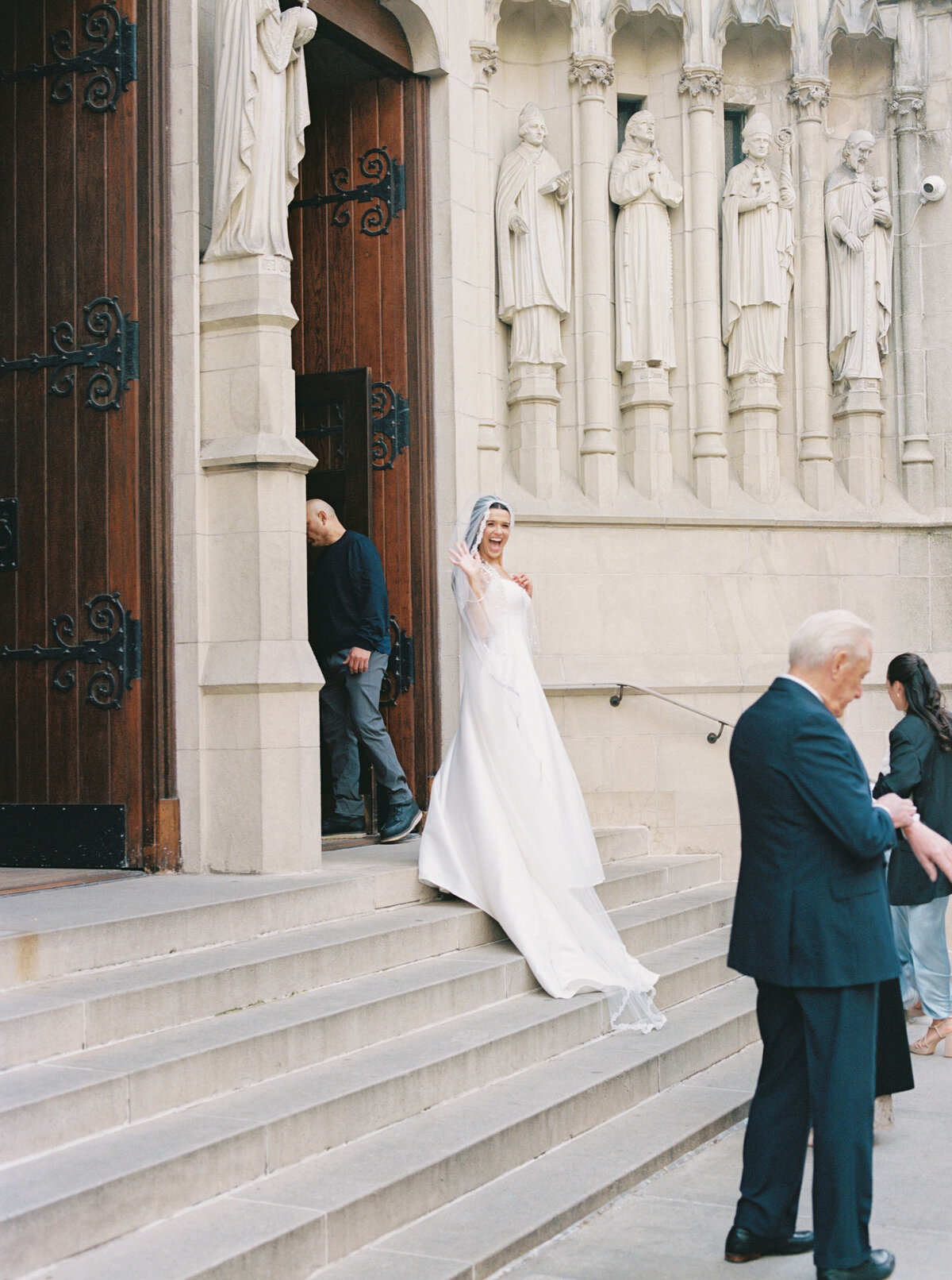 Callie + Derek Braun - Blessed Sacrament NYC - New York City - Stephanie Michelle Photography - @stephaniemichellephotog-162