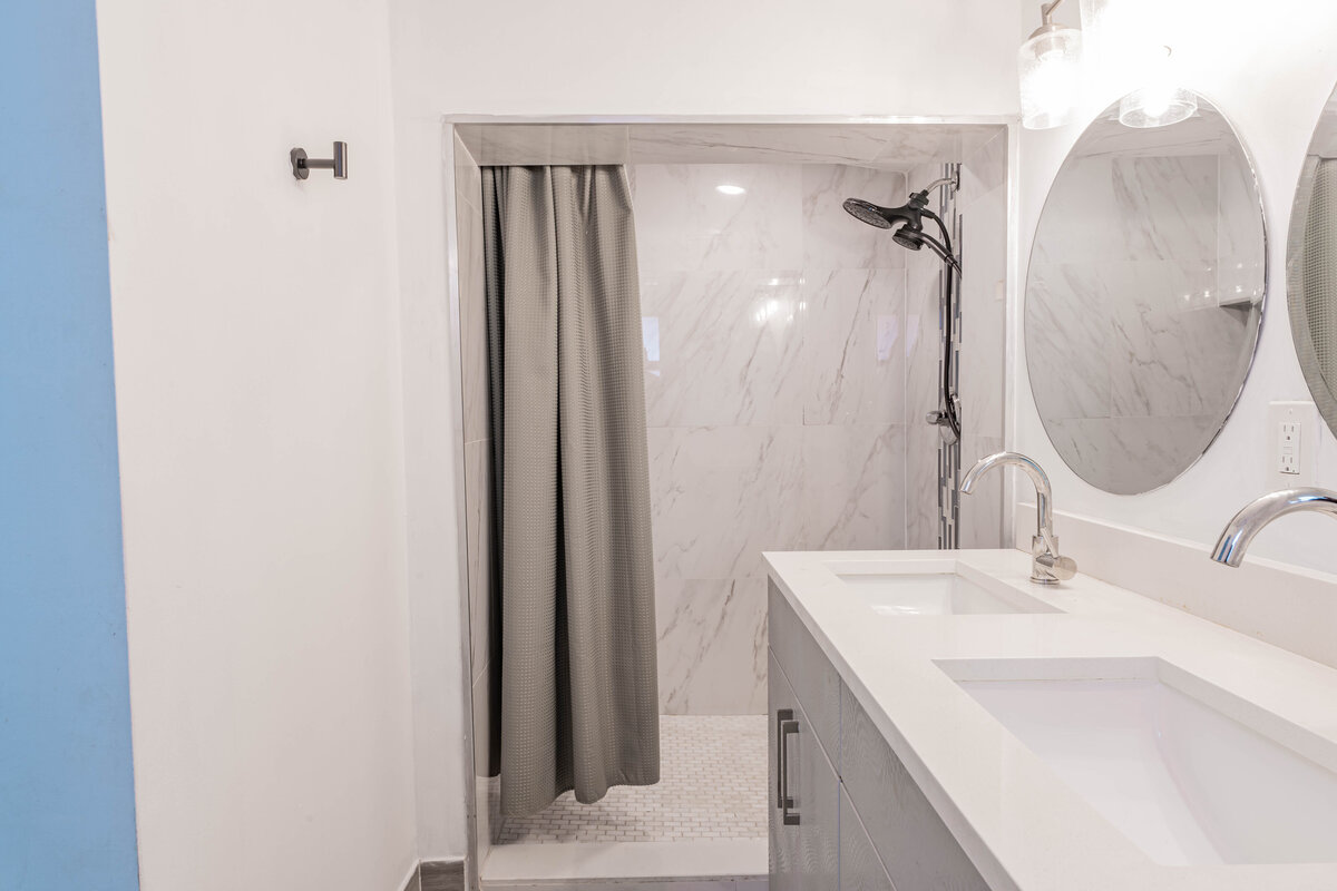 Bathroom 1 (2)