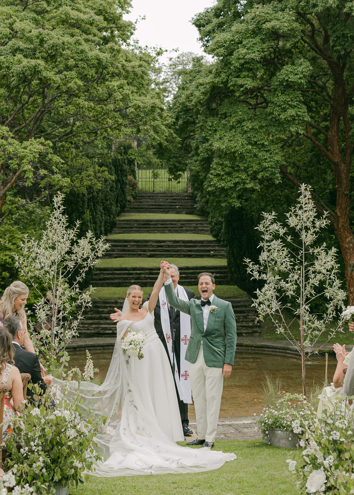 chloe-winstanley-weddings-cotswolds-cornwell-manor-garden-outdoor-ceremony-bride-groom