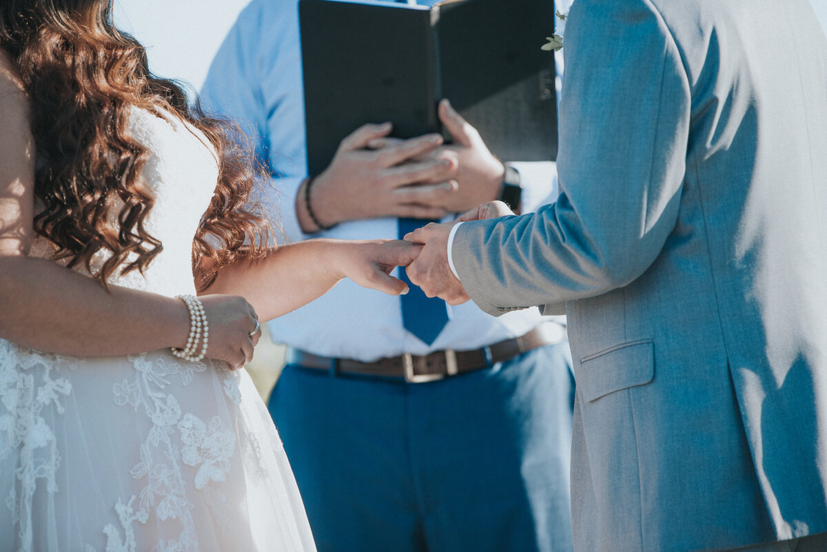 wedding | harpor's vinyard | Iowa Wedding Photographer | Playlife | Getting Ready | Bride_0176