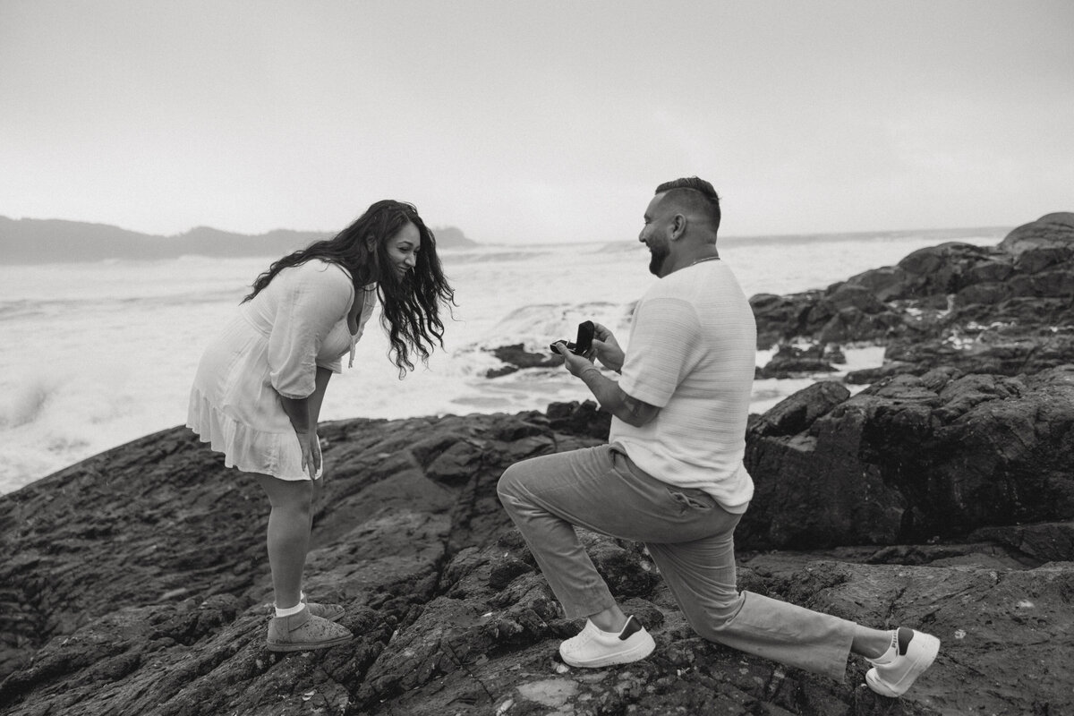 V&R Cox Bay Beach Tofino Engagement-5085