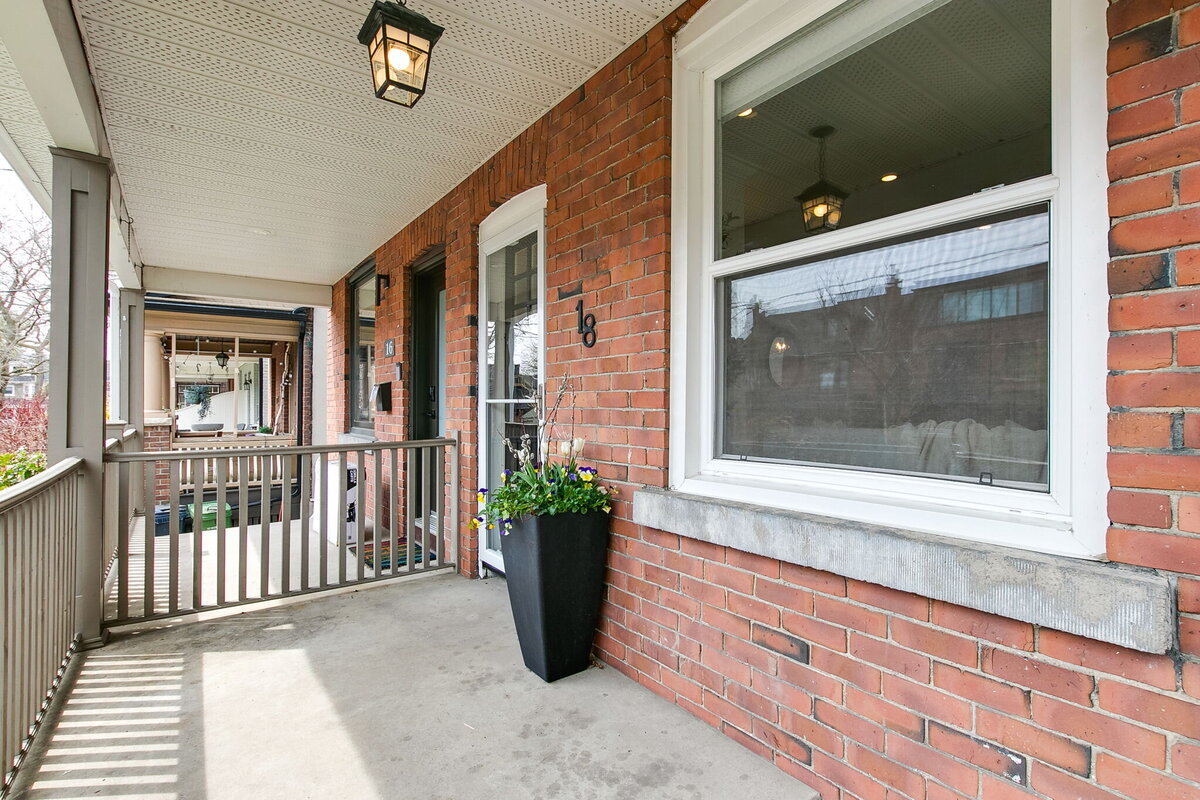 5-web-or-mls-3_001_Porch
