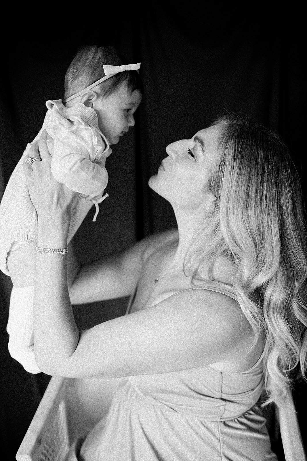 017_portrait_of_a _mom_and_baby_austin_texas