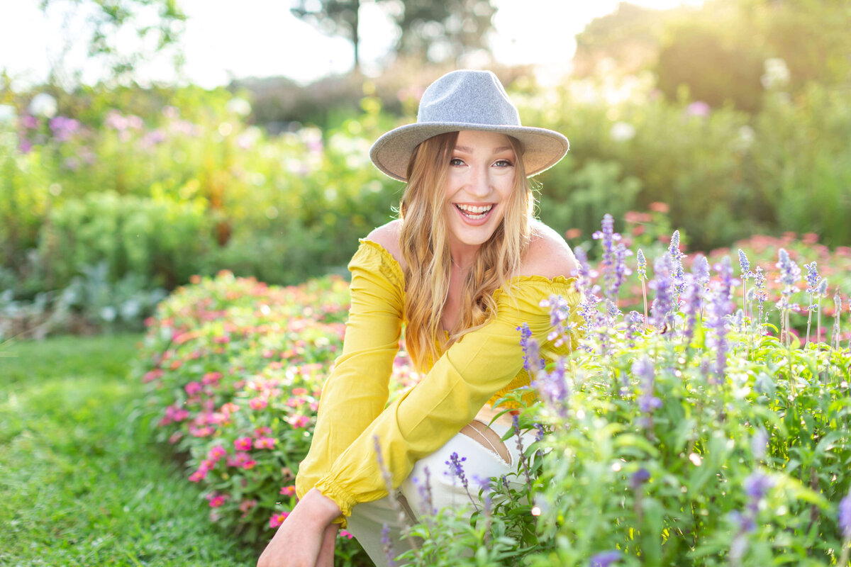 Virginia-Garden-Downtown-Summer-Senior Session-37