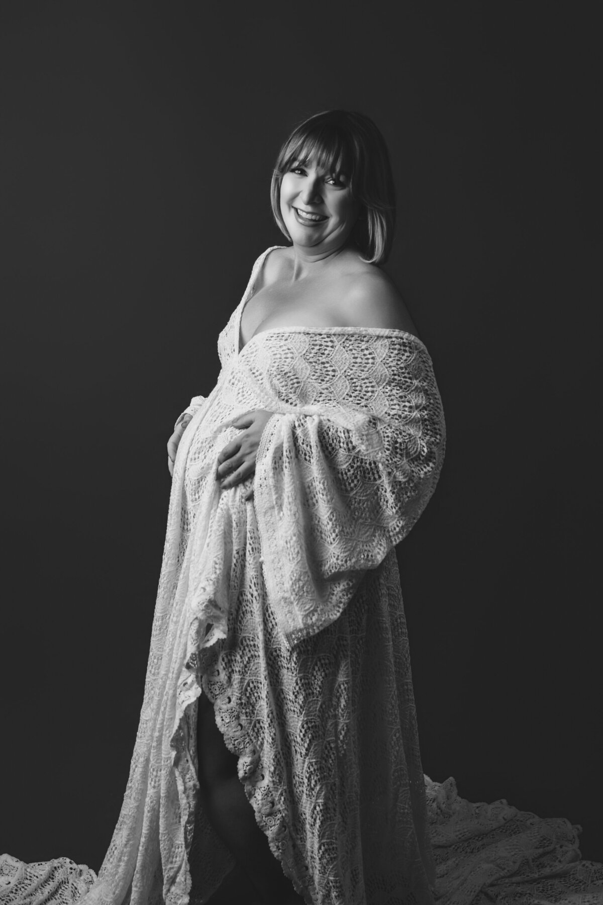 MiniAnnaPhotography2023-Jenna-Maternity-1259srgb-evsrgb-bw3000