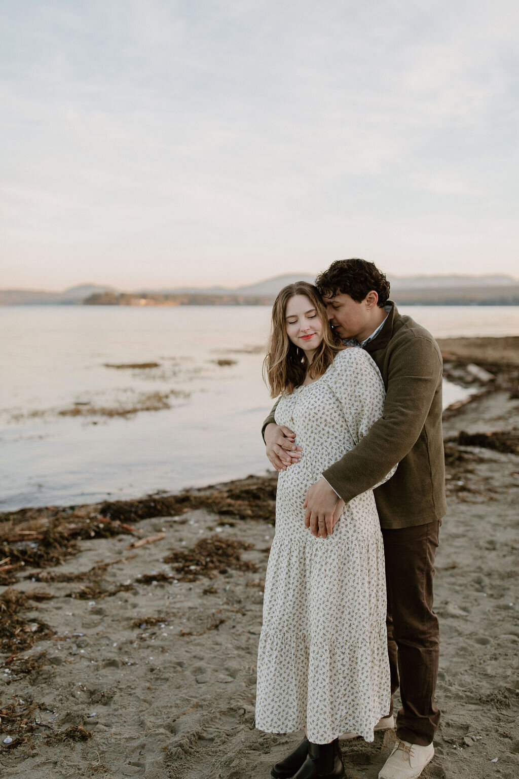 TayMariePhotoKatie+SteveMaternity-RathtrevorBeachParksville-41