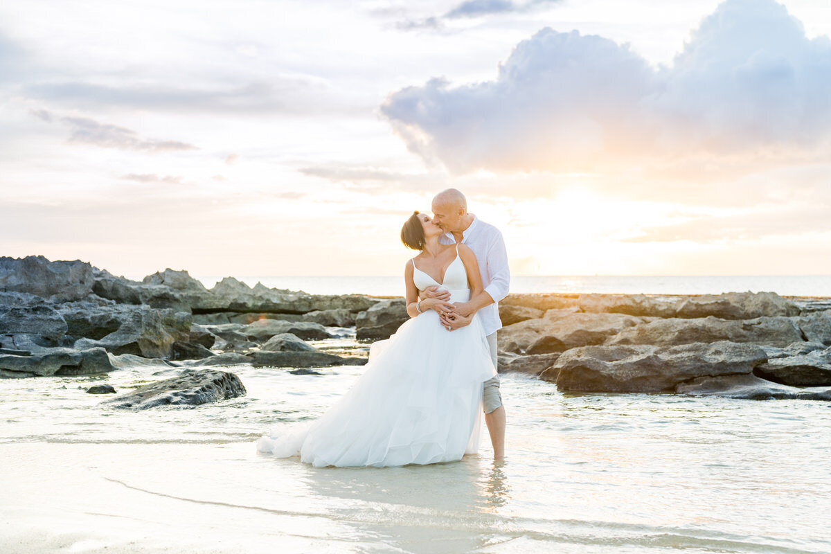Oahu beach weddings-15