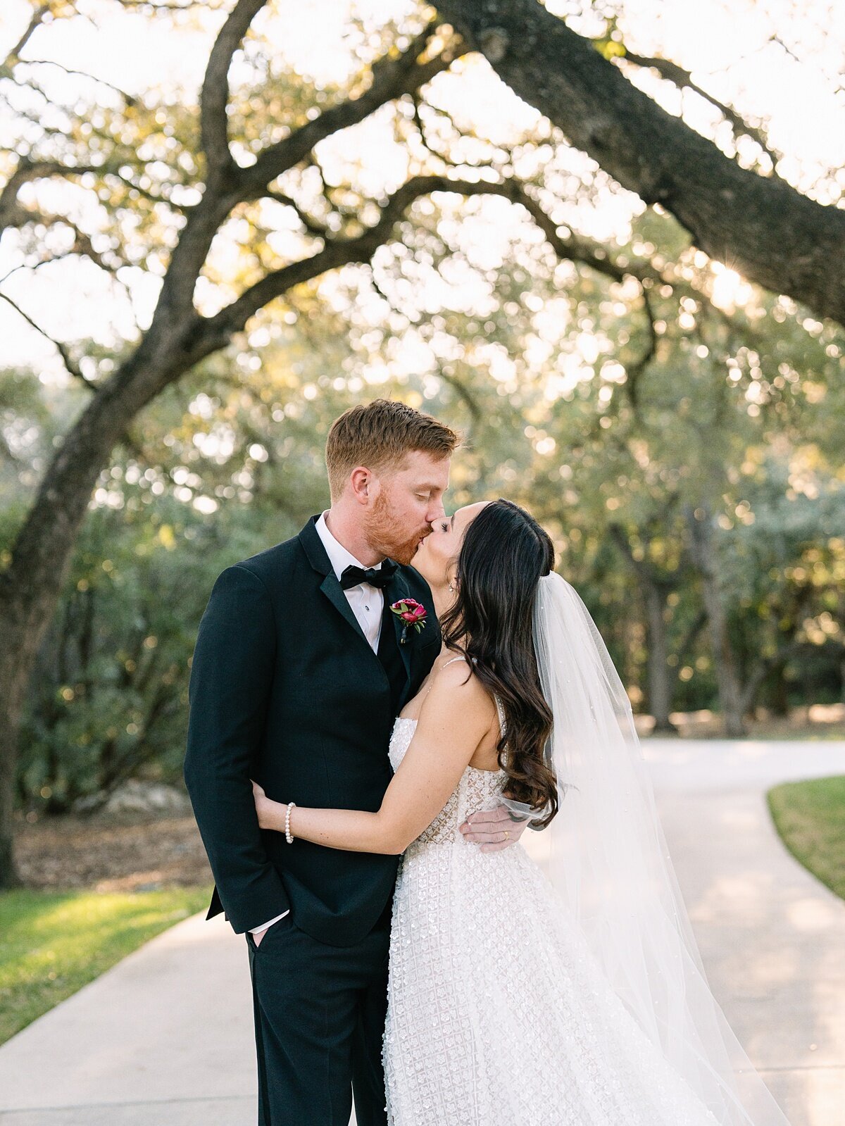 Chandelier- of-Gruene-San-Antonio-wedding_0043