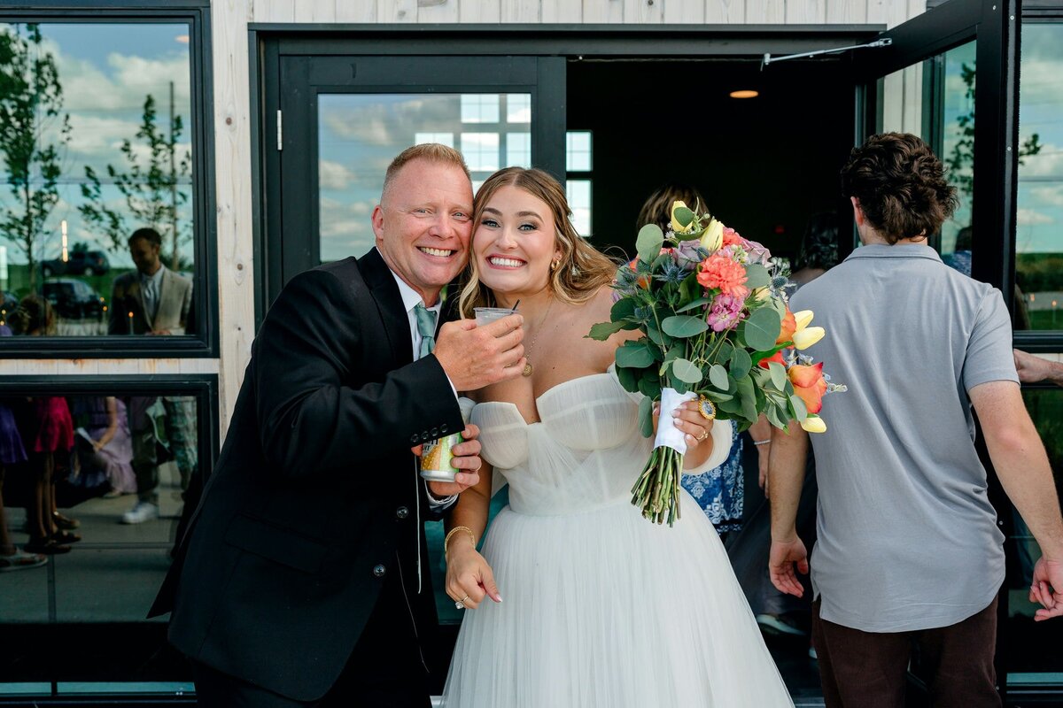 bride-dad-hugging