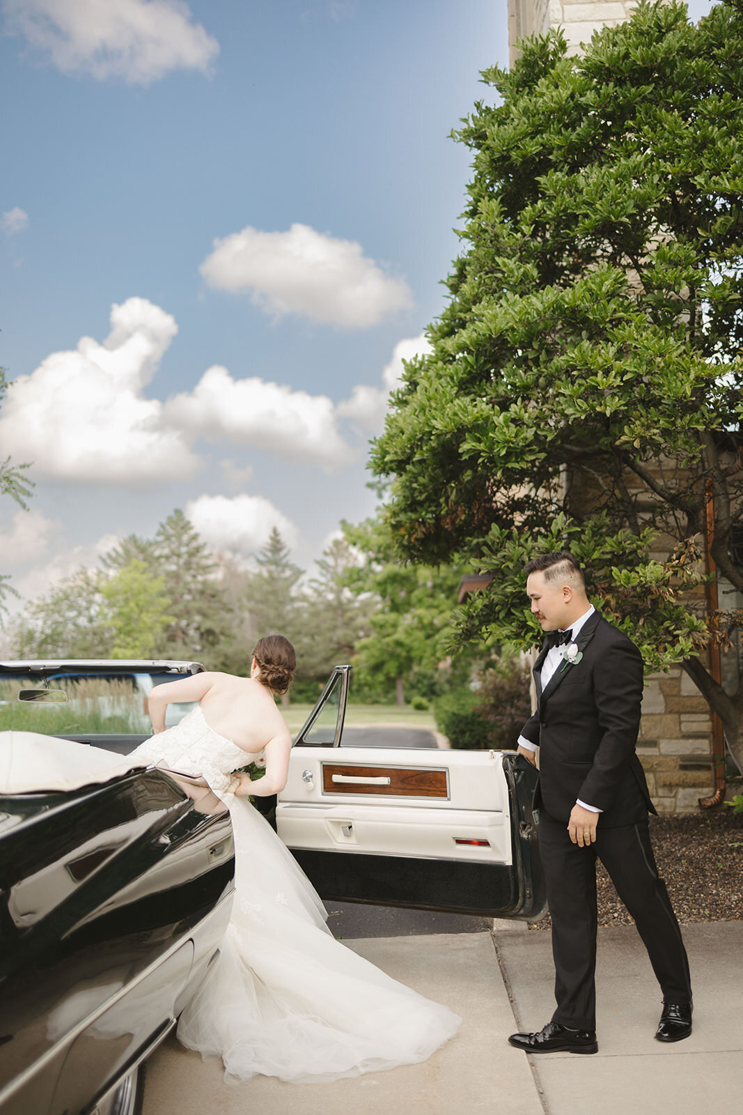 Traditional summer church wedding Rochester MN | Oduma photography -225