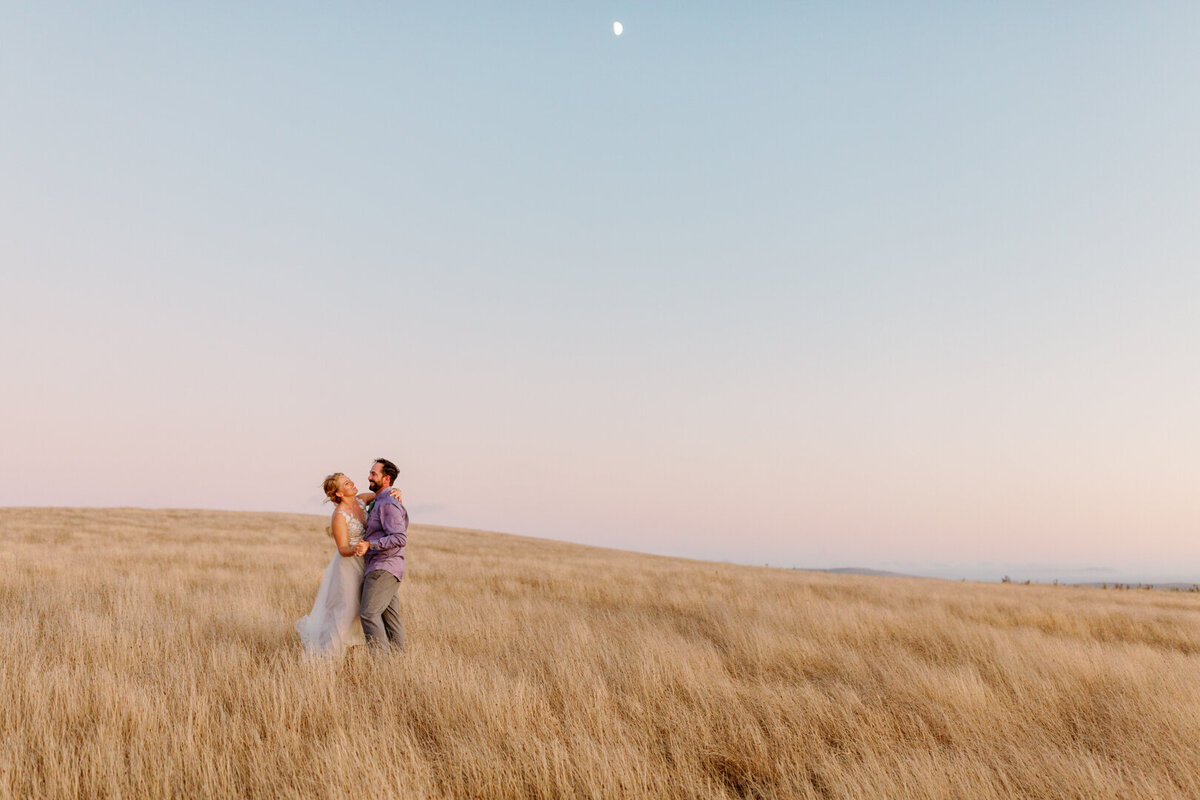 Just married courples dances at sunset in marin