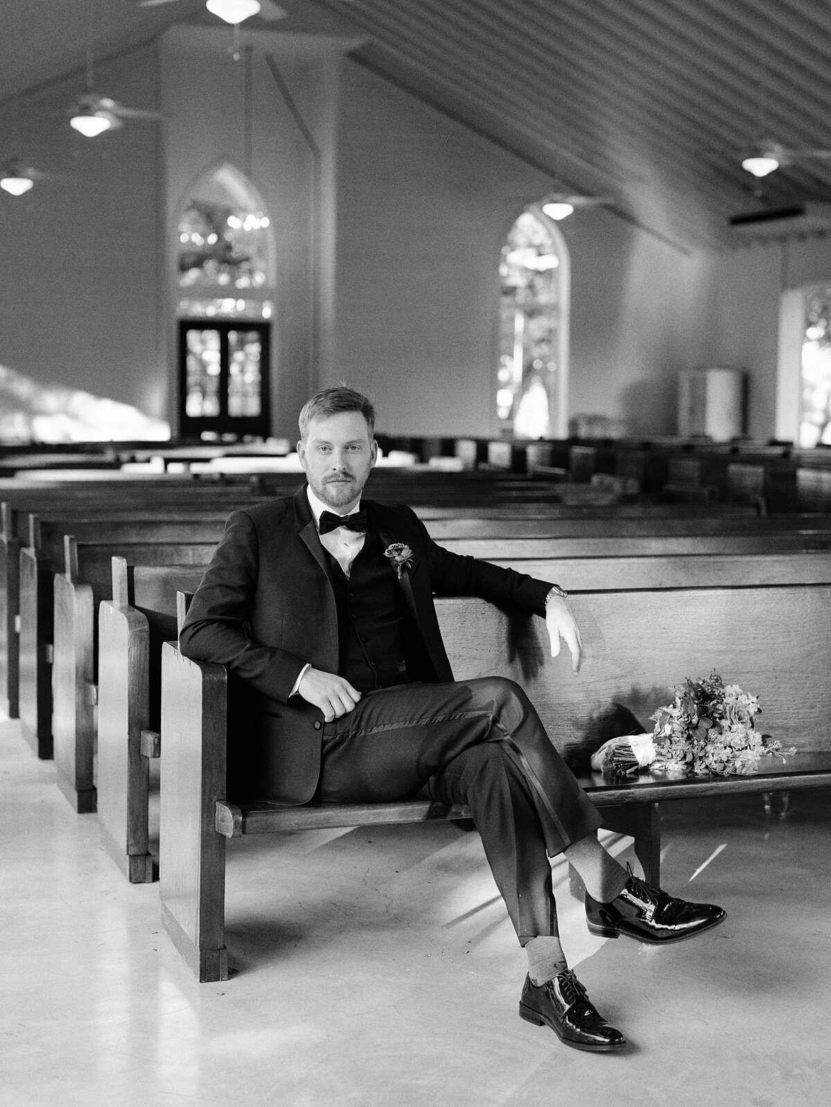 Chandelier- of-Gruene-San-Antonio-wedding_0016