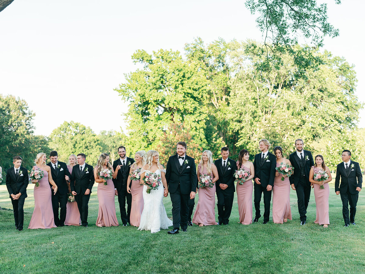 Wedding party pictures at Meadowbrook Country Club in St. Louis