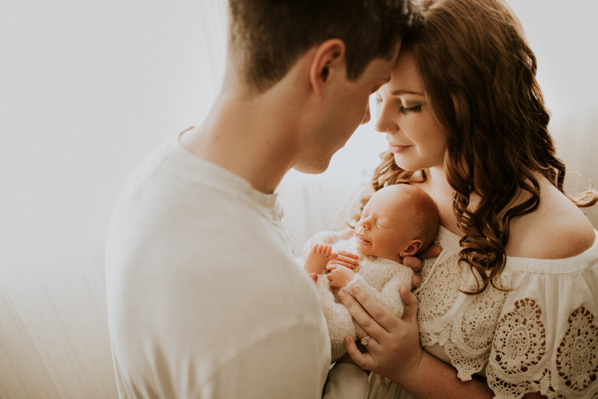 red-deer-central-alberta-newborn-maternity-photographer-44