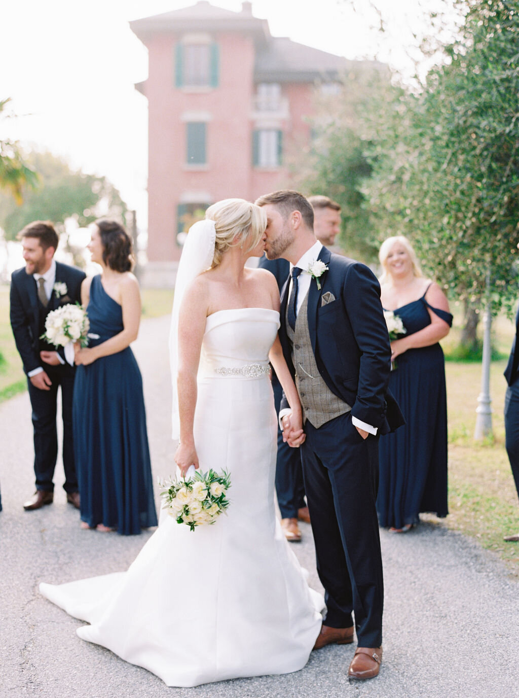 best-italy-wedding-photographer-soft-airy-lake-como-garda-mike-hannah-previews-30-6