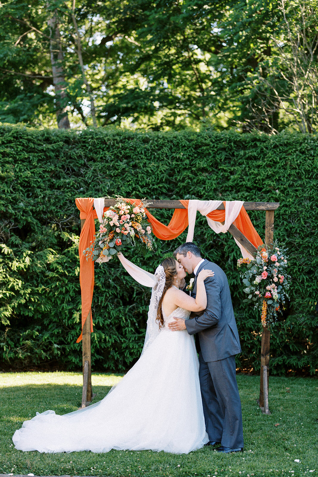 Lila & Rob Wedding_Kingwood Center Gardens-451