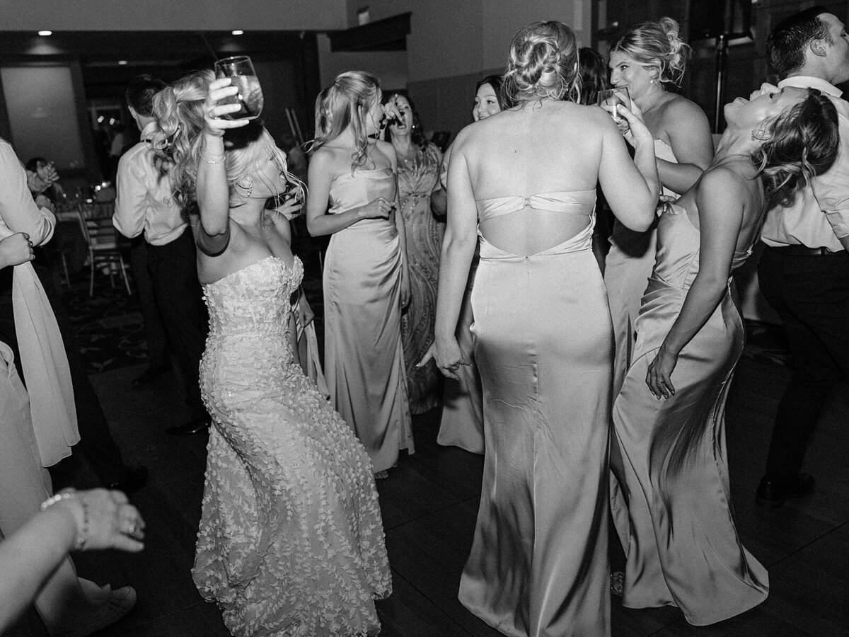 Oak-pointe-country-club-wedding_1266