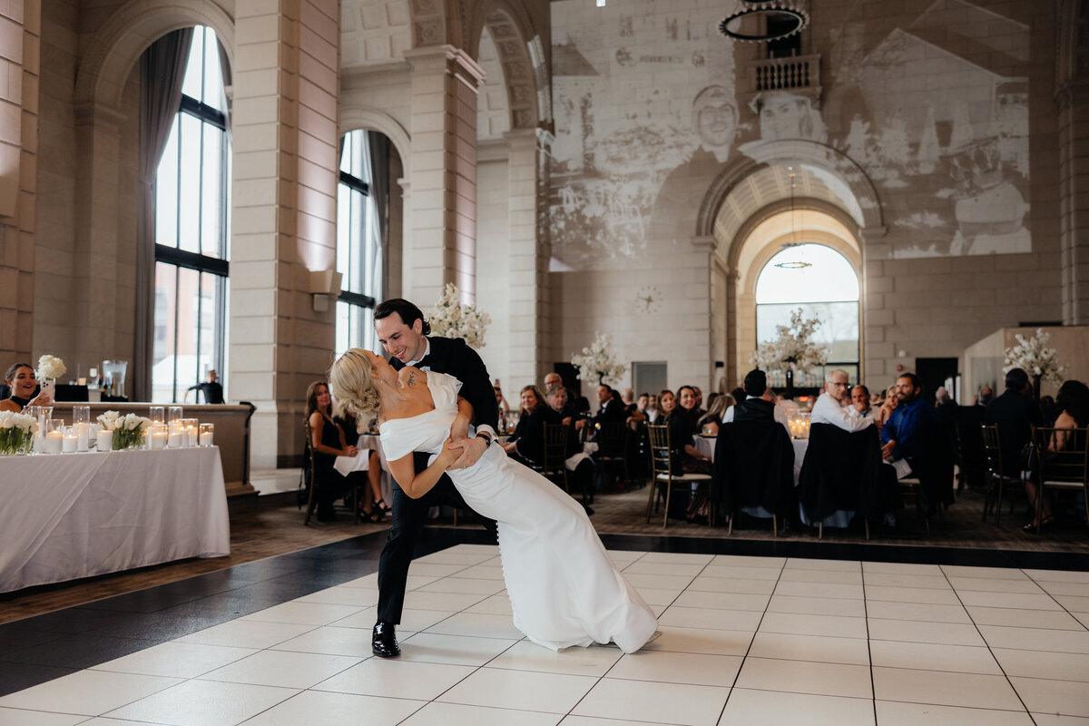 Classy-Buffalo-Timeless-Wedding-14
