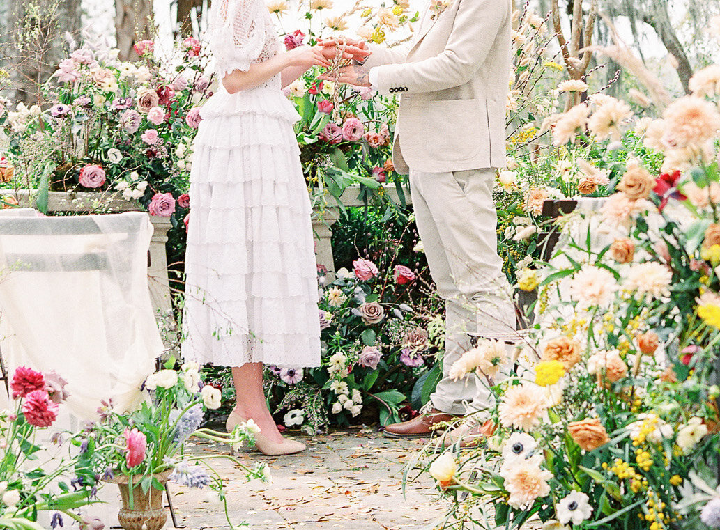 southern-wedding-wild-floral-inspiration