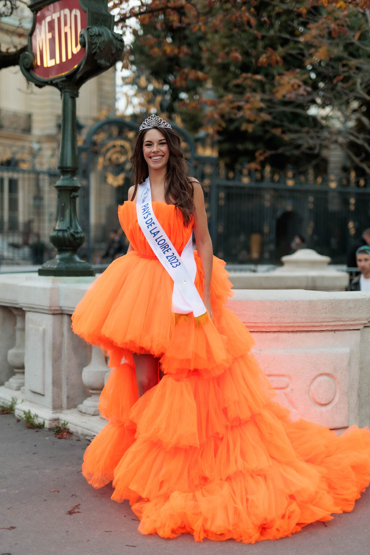 orange-dress-for-rent-paris-49