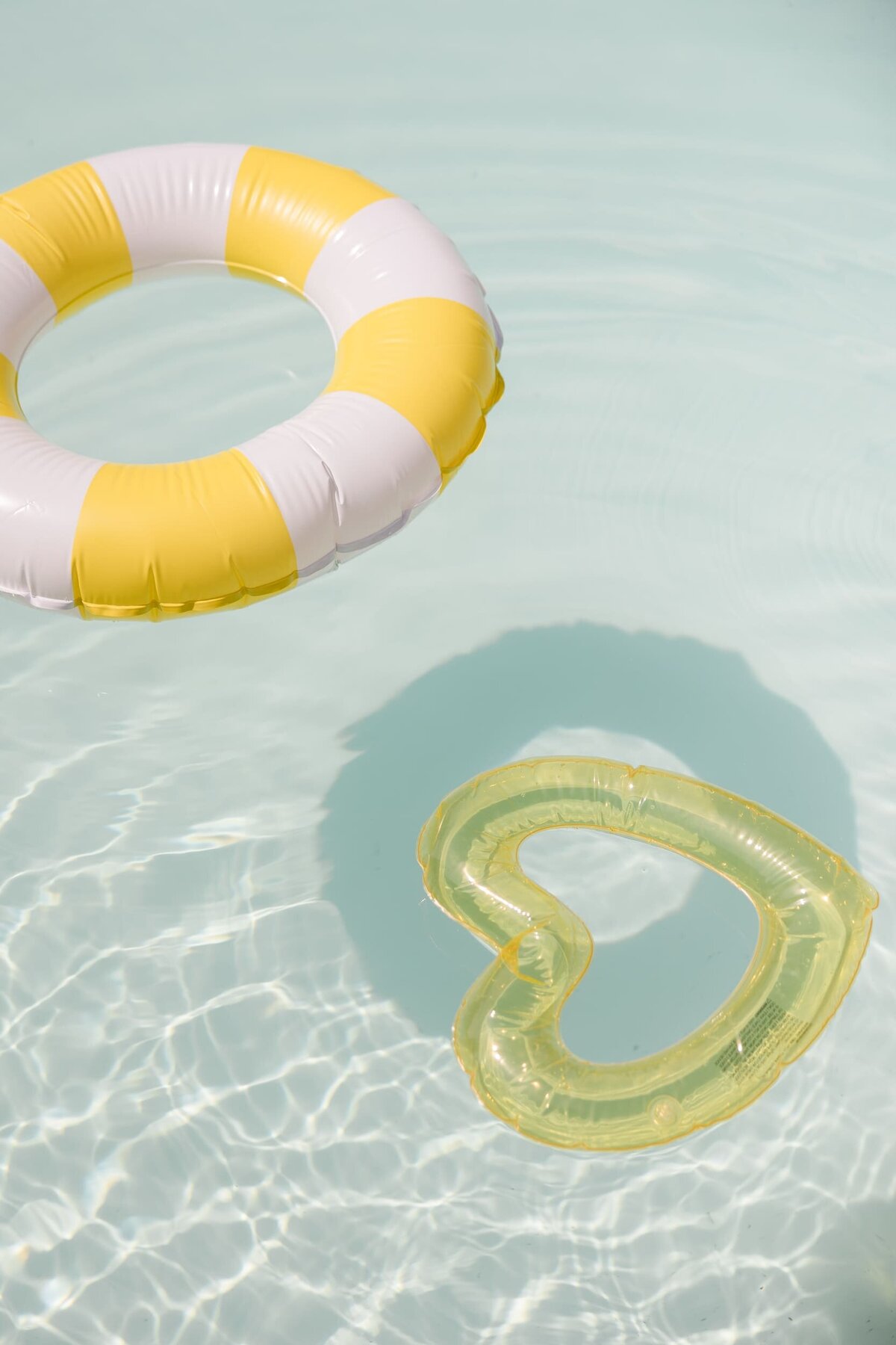 Wedding-pool-party-chateau-Sannes