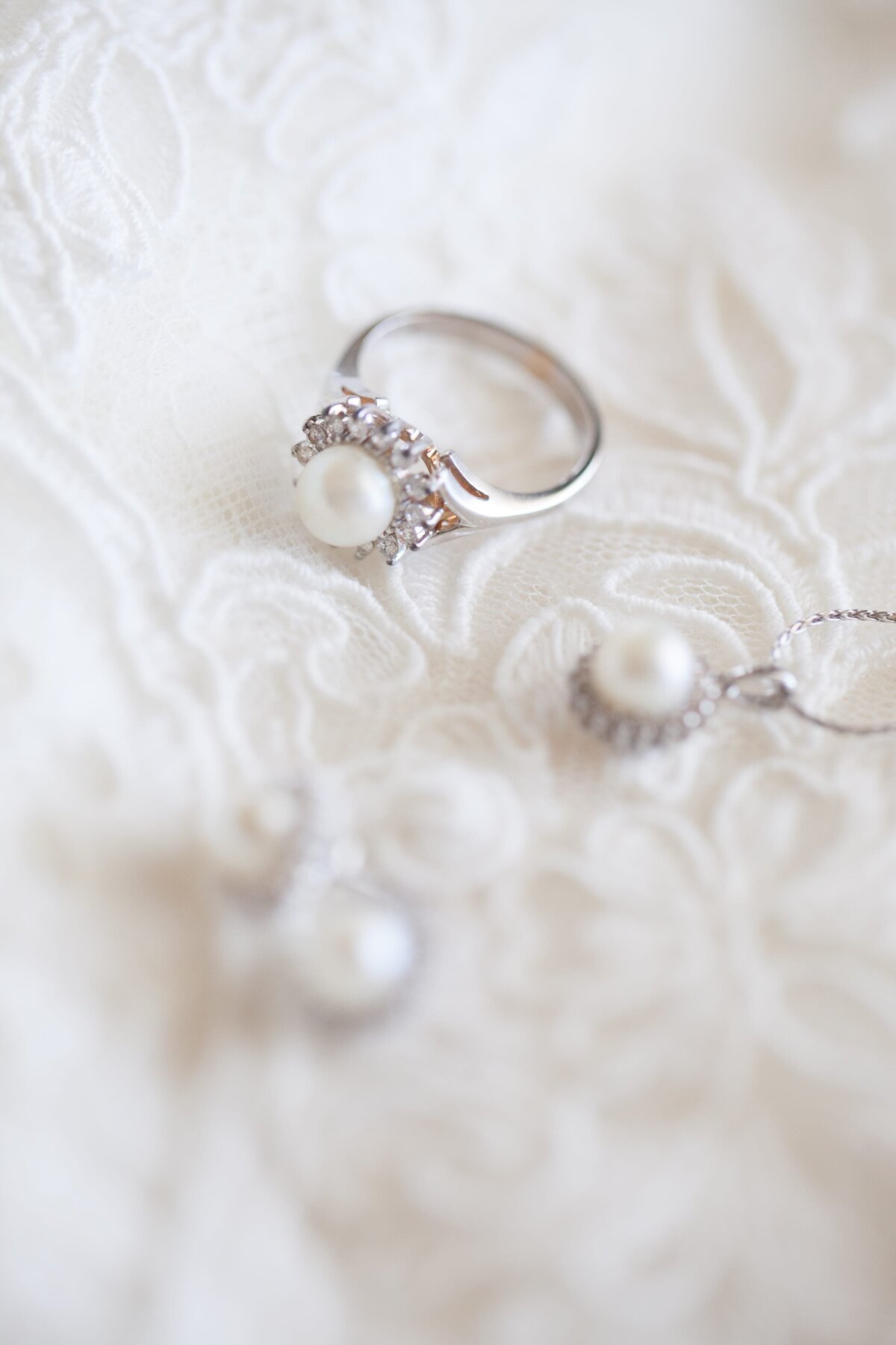 pearl-ring-wedding