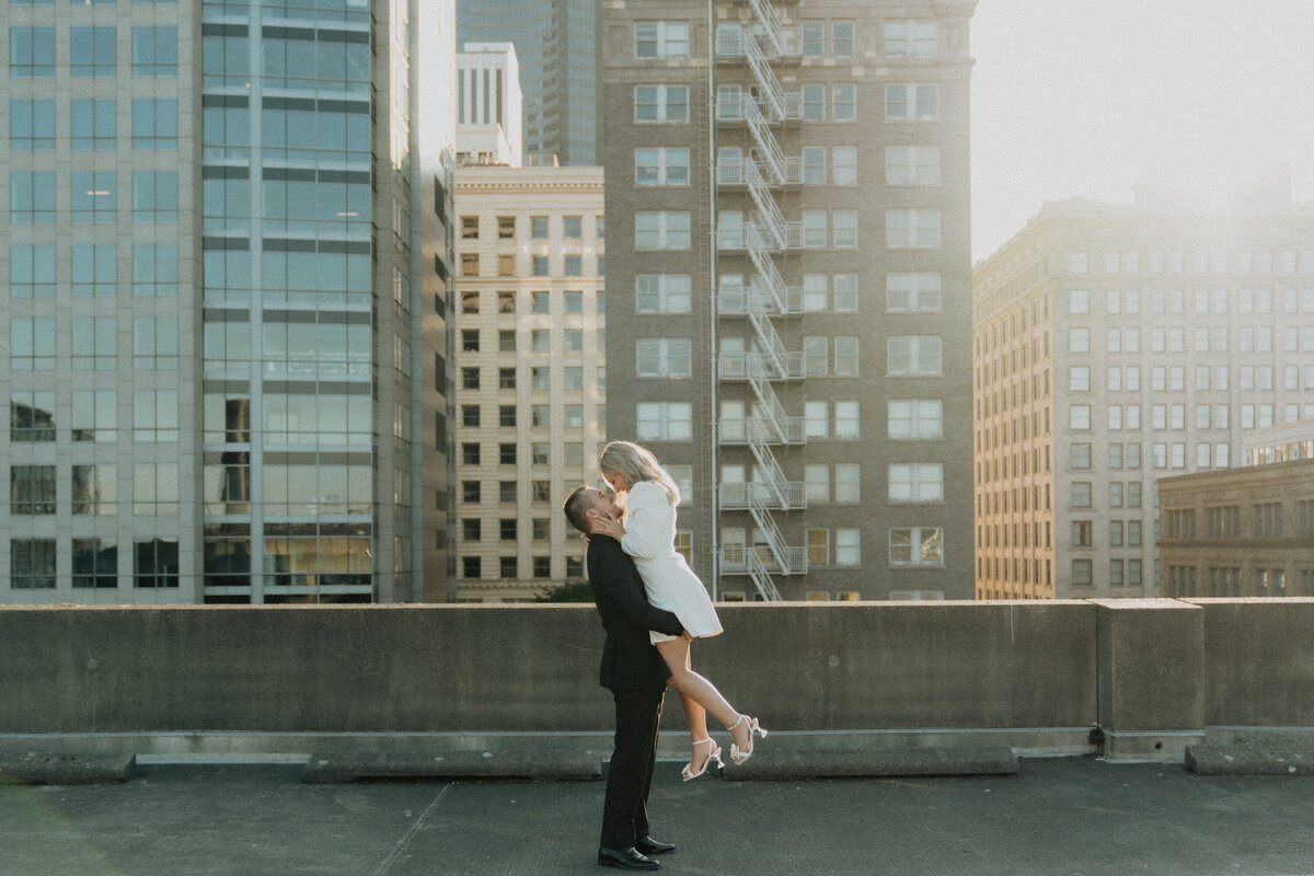 Sara-Canon-Elopement-Downtown-Seattle-WA-Amy-Law-Photography-14