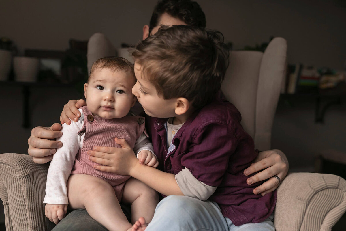 NJ portrait photographer has big brother kiss his baby sister