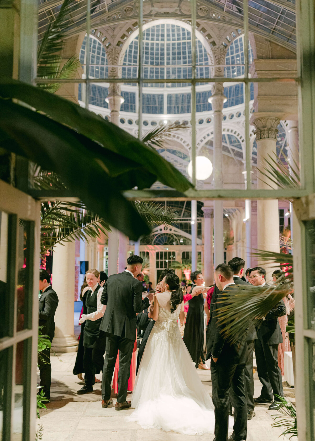 chloe-winstanley-weddings-syon-park-conservatory-bar-guests