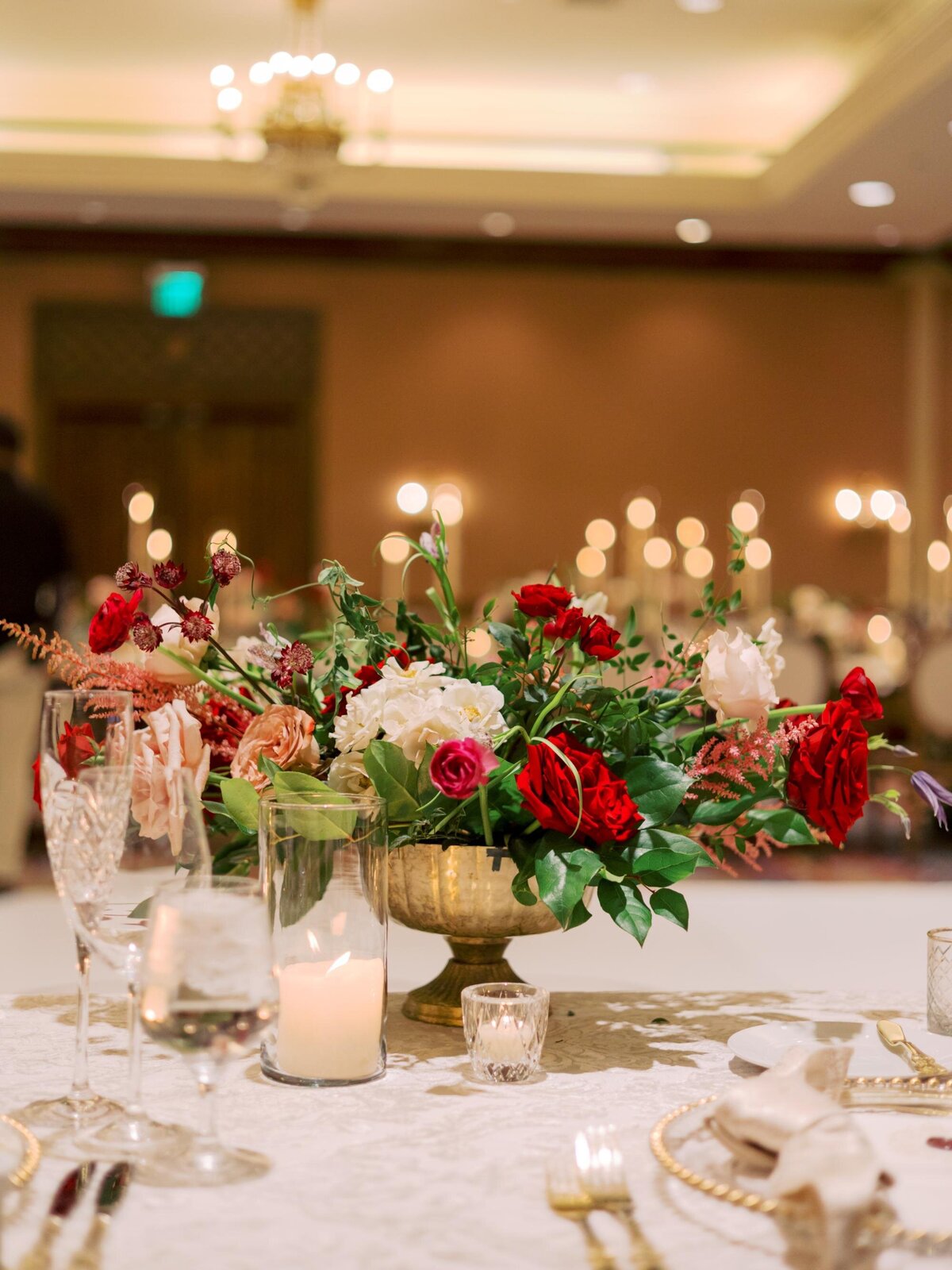 wedding-florals-gold-vase-montelucia-arizona