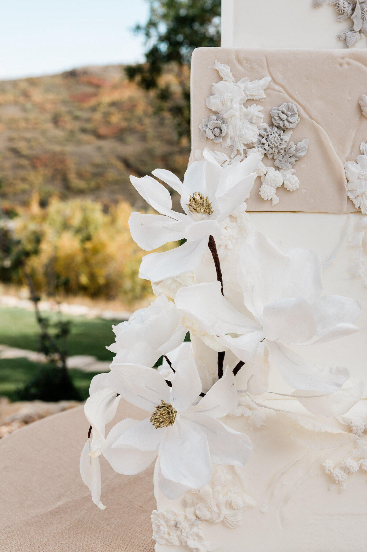Every glance, every smile—our destination wedding photography in Park City, Utah, captures the genuine emotions of your special day. Each photograph tells a story of love against a backdrop of natural beauty.