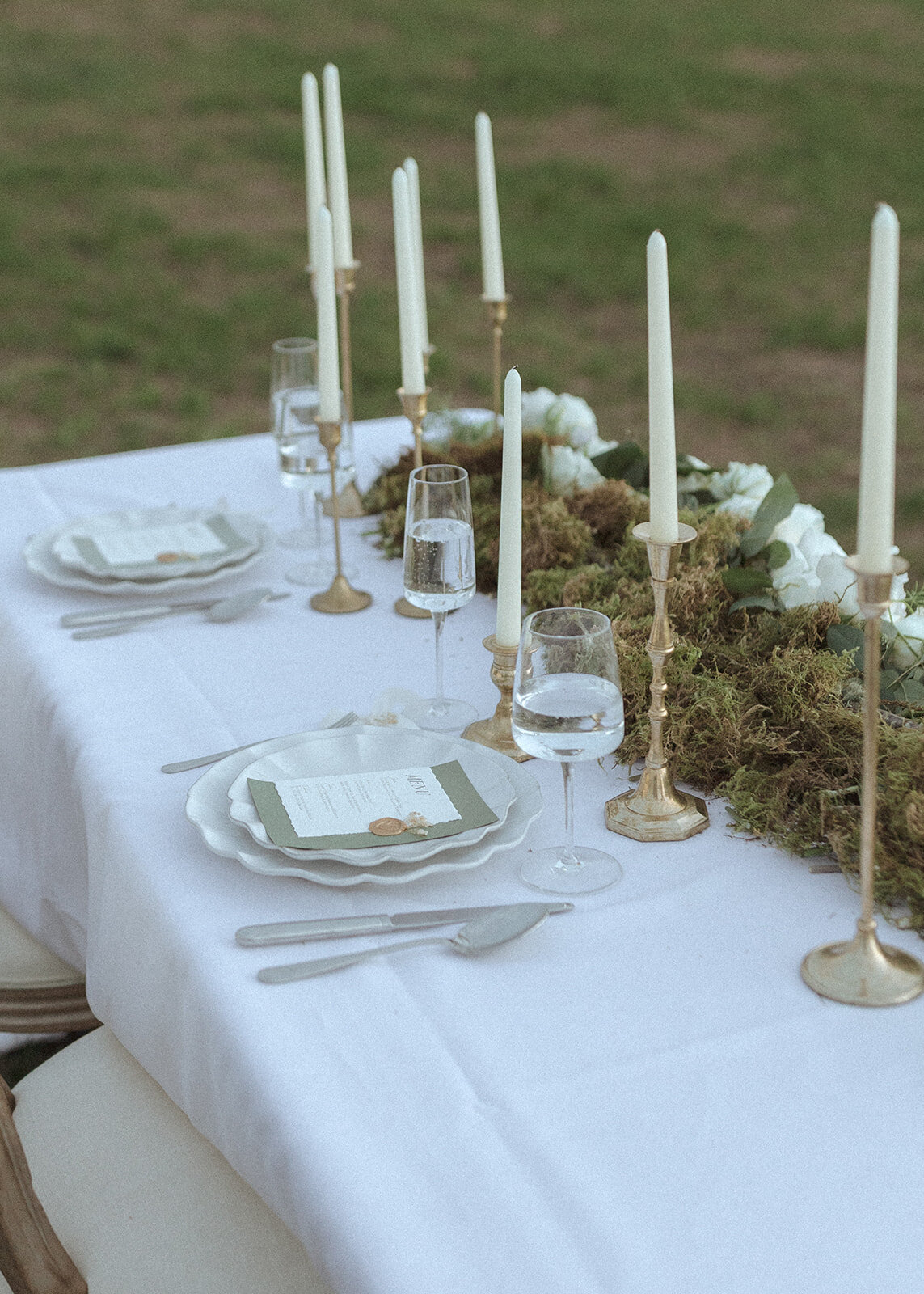 cake-table-by-wedding-cabin