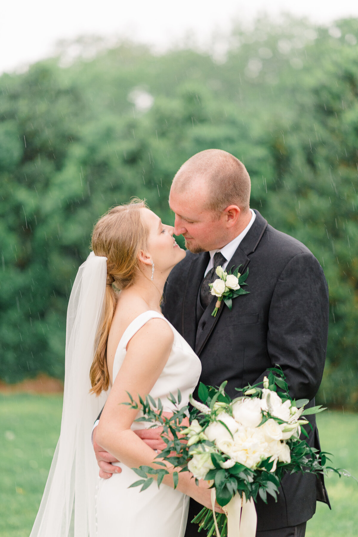 rainy-virginia-beach-wedding-couple