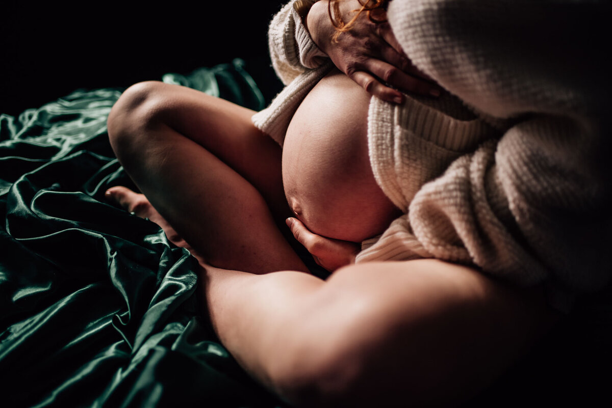 baby bump picture of woman wearing cozy sweater for Ottawa maternity boudoir photoshoot