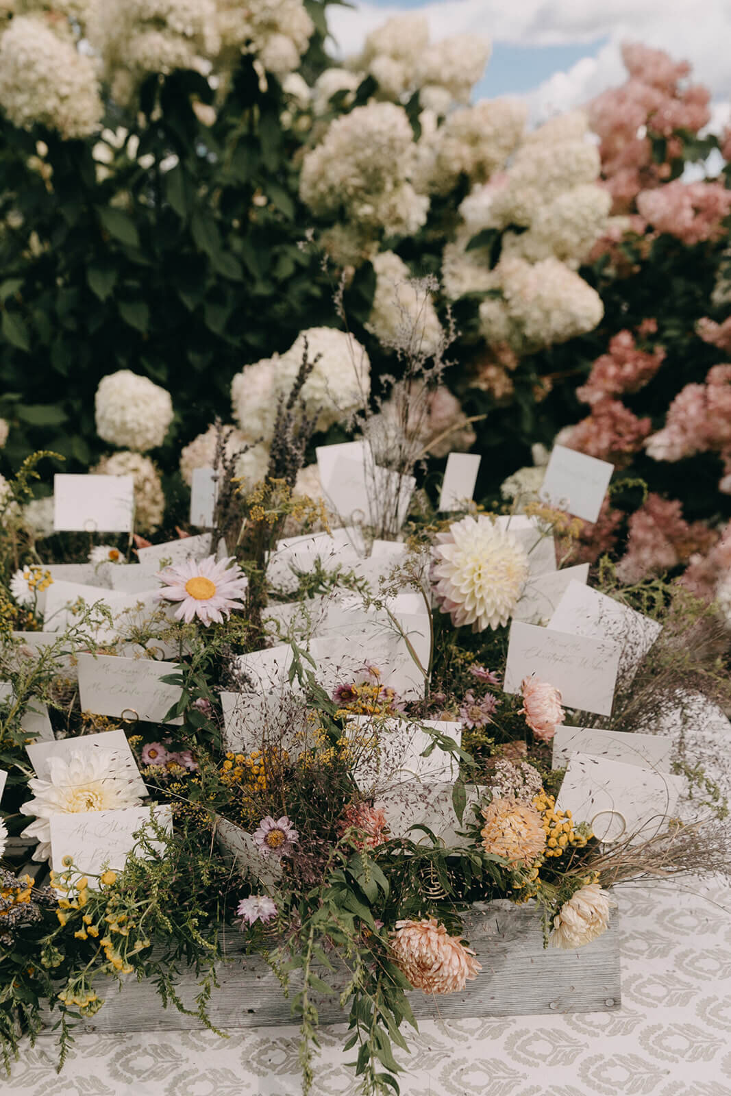 42.Poeme-wedding-escort-cards-floral-display