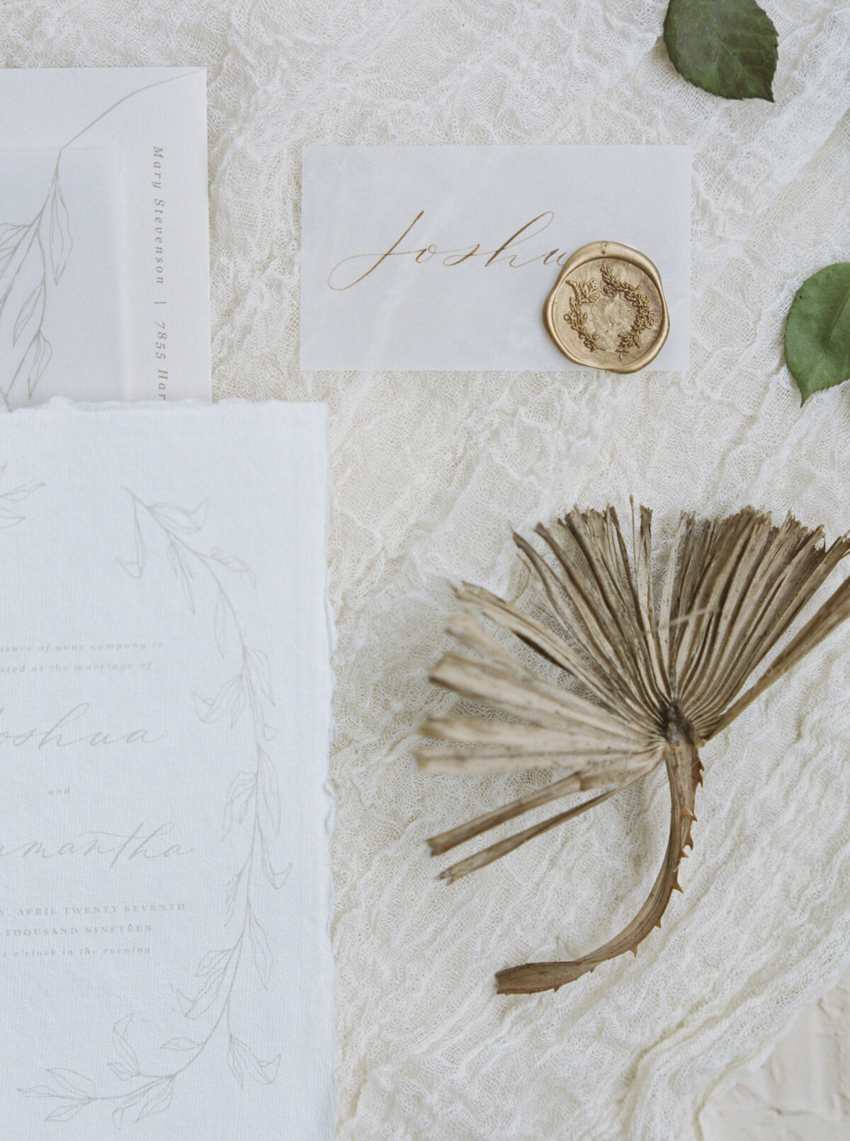 A detail shot of the cool paper flaylay.