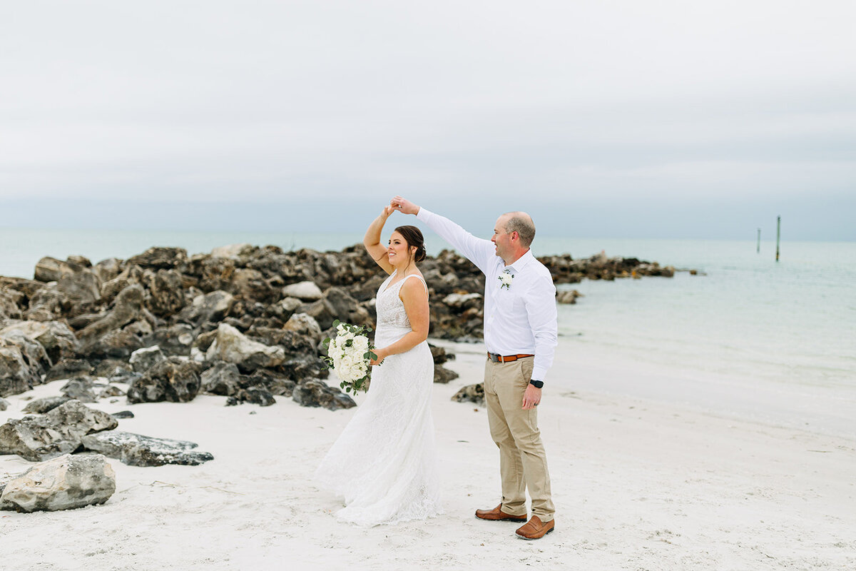amber-mcwhorter-photo-florida-elopement-chantilly-chic-celebrations-14