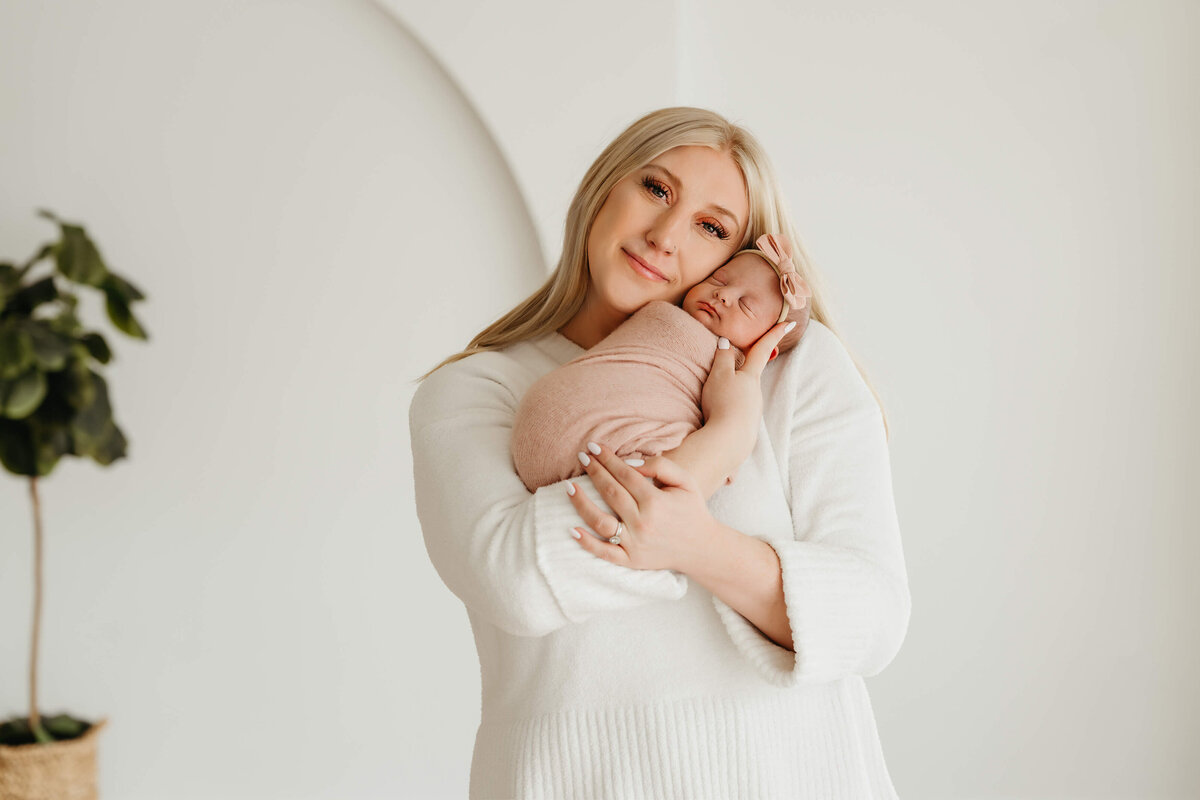 clean-beautiful-newborn-session