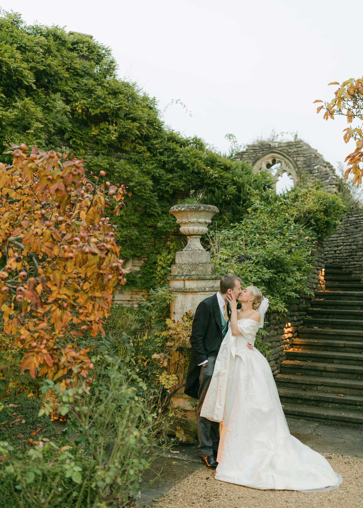 chloe-lowe-wedding-euridge-manor-cotswolds-gardens-vivienne-westwood