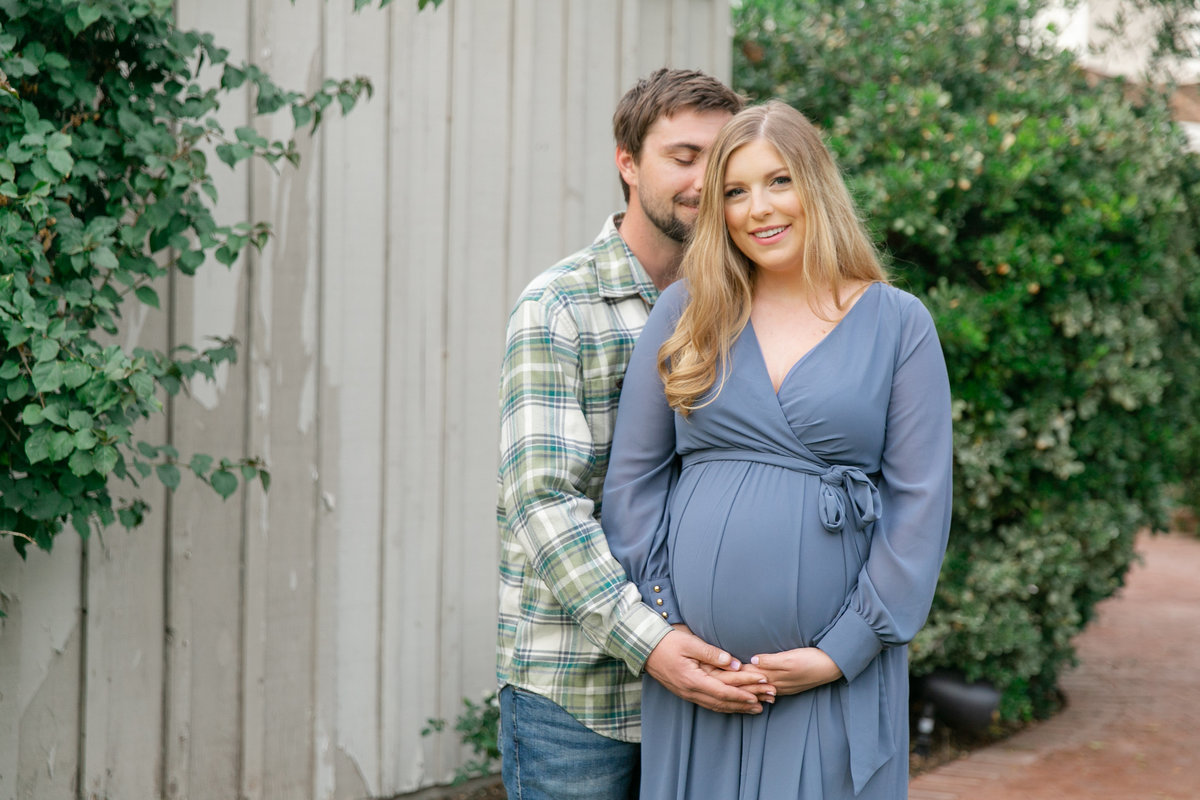 Karlie Colleen Photography - Phoenix Arizona Maternity Session - Green Historic Home - Hannah & Calvin -49