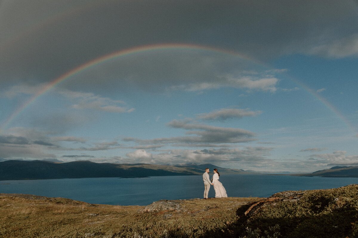 autumn-wedding-kiruna-lapland-photographer-elopement-björkliden-bröllop-bröllopsfotograf_6