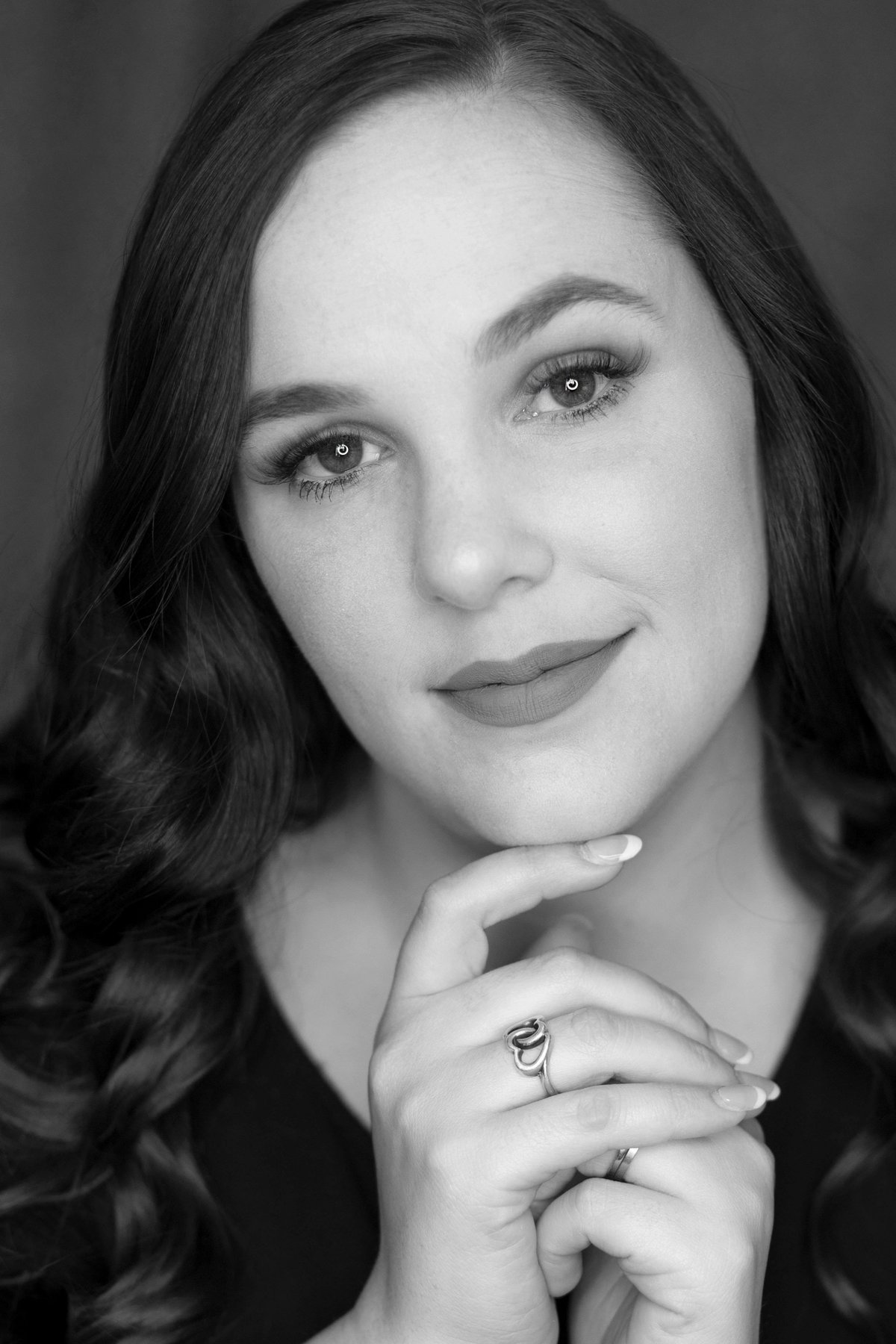 monroe_photographer_a_focused_life_photography_personal_brand_photo_branding_athens_headshot_lash_extension_black_white