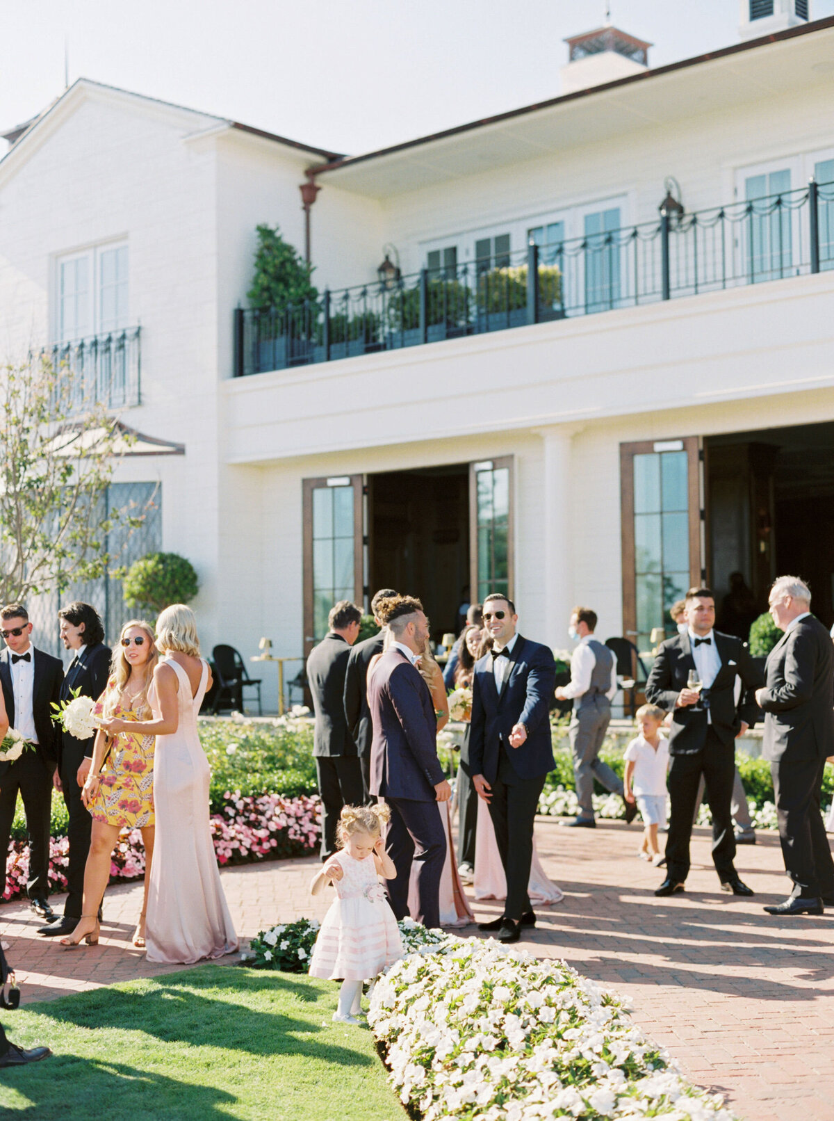 31_TiffaneyChilds-FloridaWedding-Rebecca+Ryan-MiramarRosewoodSantaBarbaraWedding-CocktailHour-15