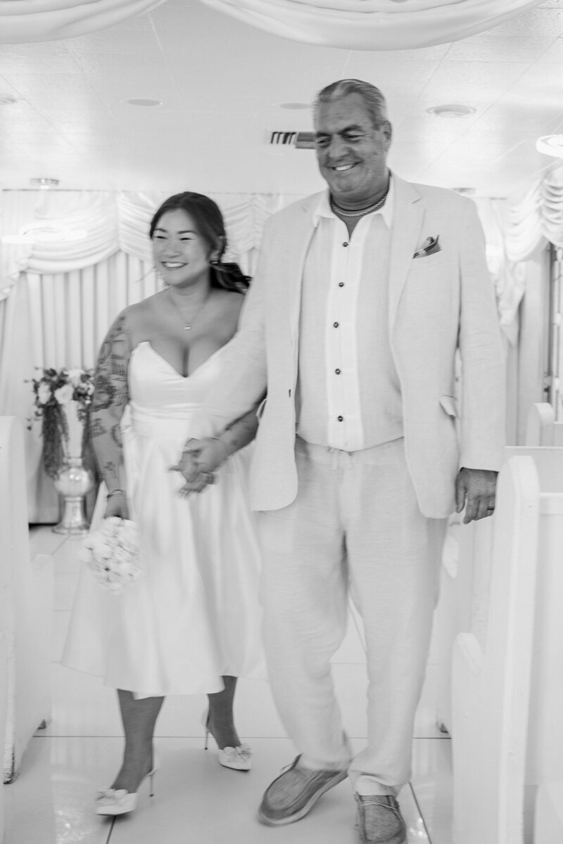 little-white-wedding-chapel-elopement-photographer-7